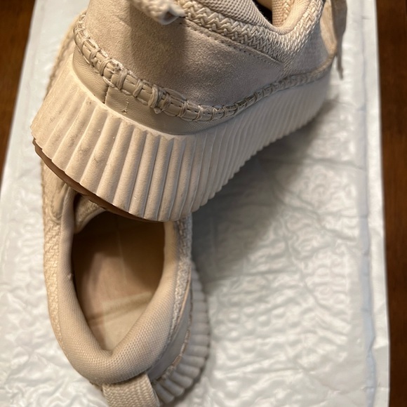Dolce Vita Cream Chunky Platform Sneakers - Picture 9 of 12